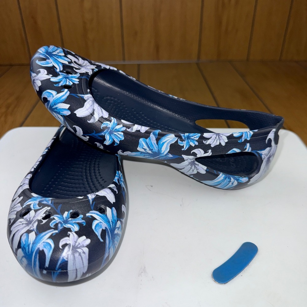 Crocs Kadee Floral Flats Navy Blue White Lily Print Slip On Shoes Womens 7
